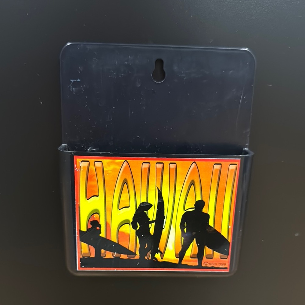 Hawaii magnet holder